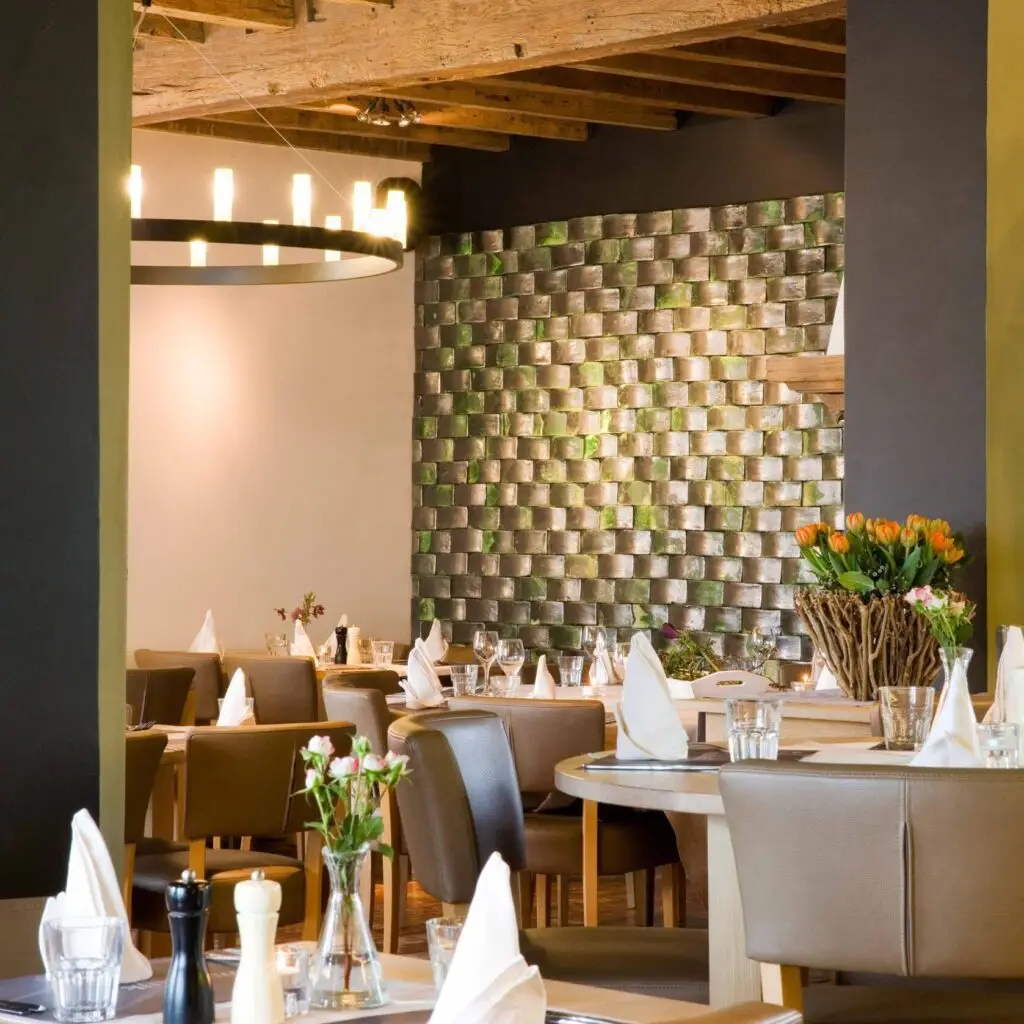 Gezellig interieur van Familierestaurant Schalienhuis te Loenhout: sfeerbeeld gelijkvloers.